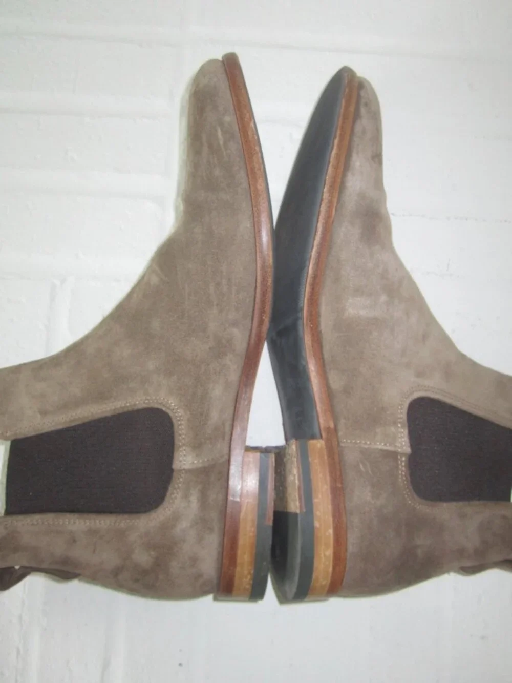VINCE Suede Chelsea Boots Men’s 8 M EU 41